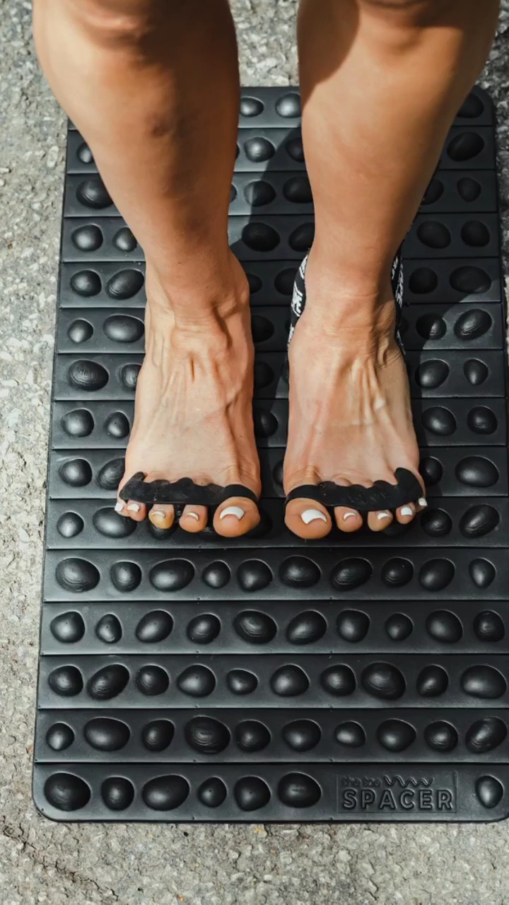 Fee Saghafi Feet