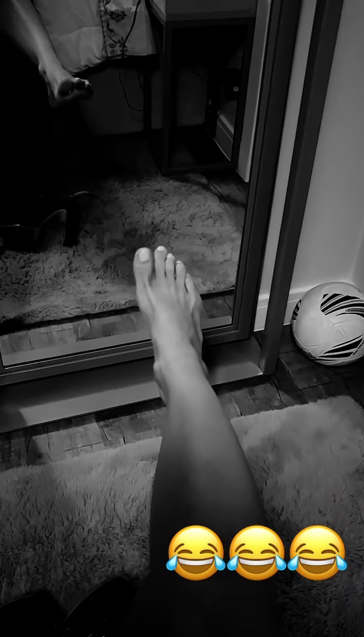 Flavia Viana Feet