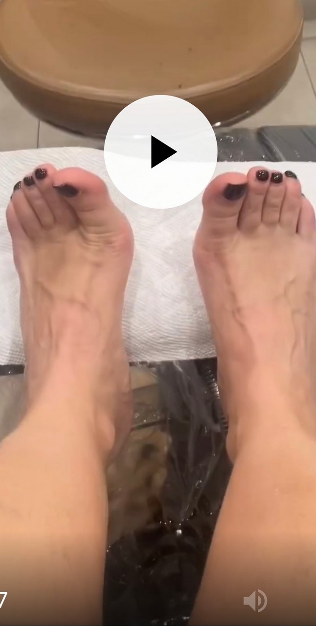 Itati Cantoral Feet