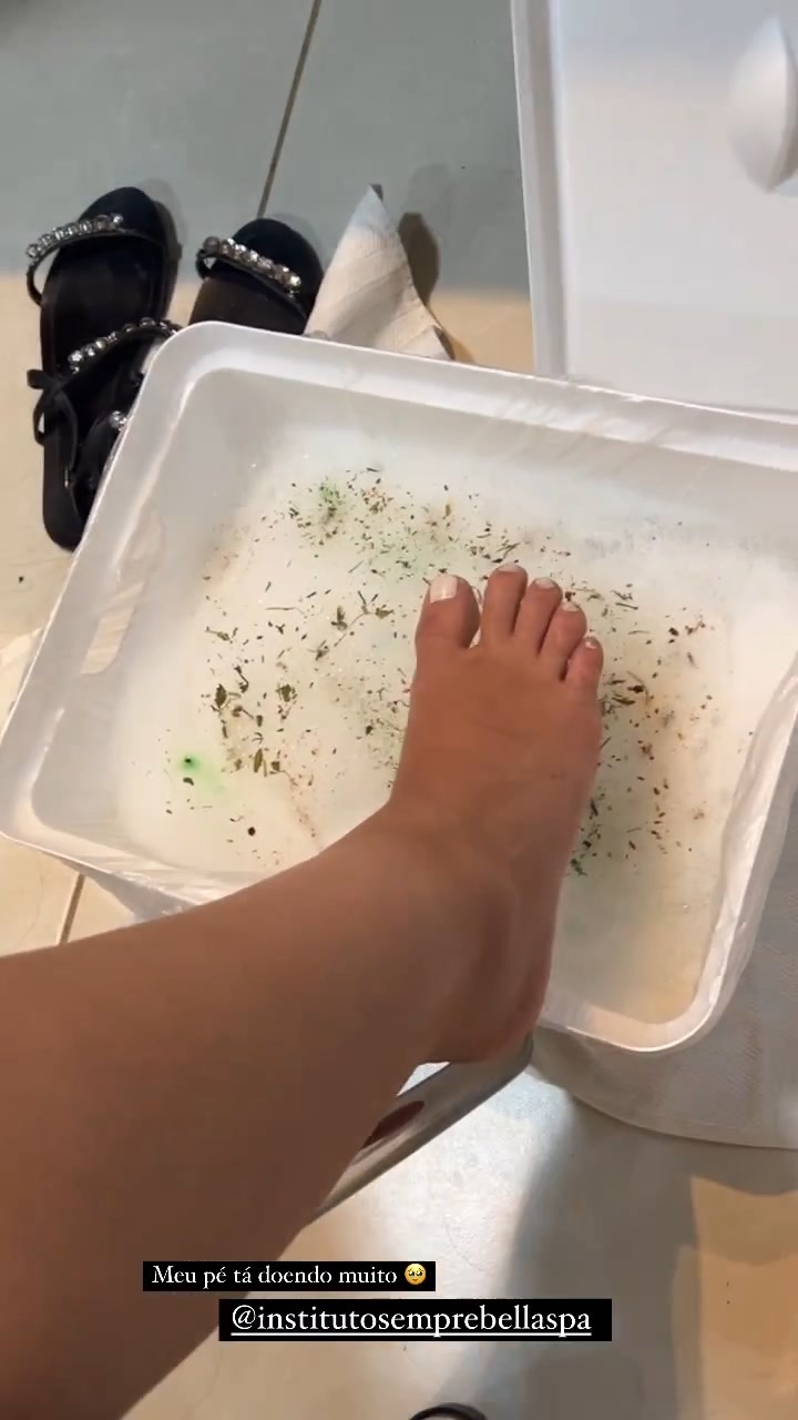 Larissa Tomasia Feet