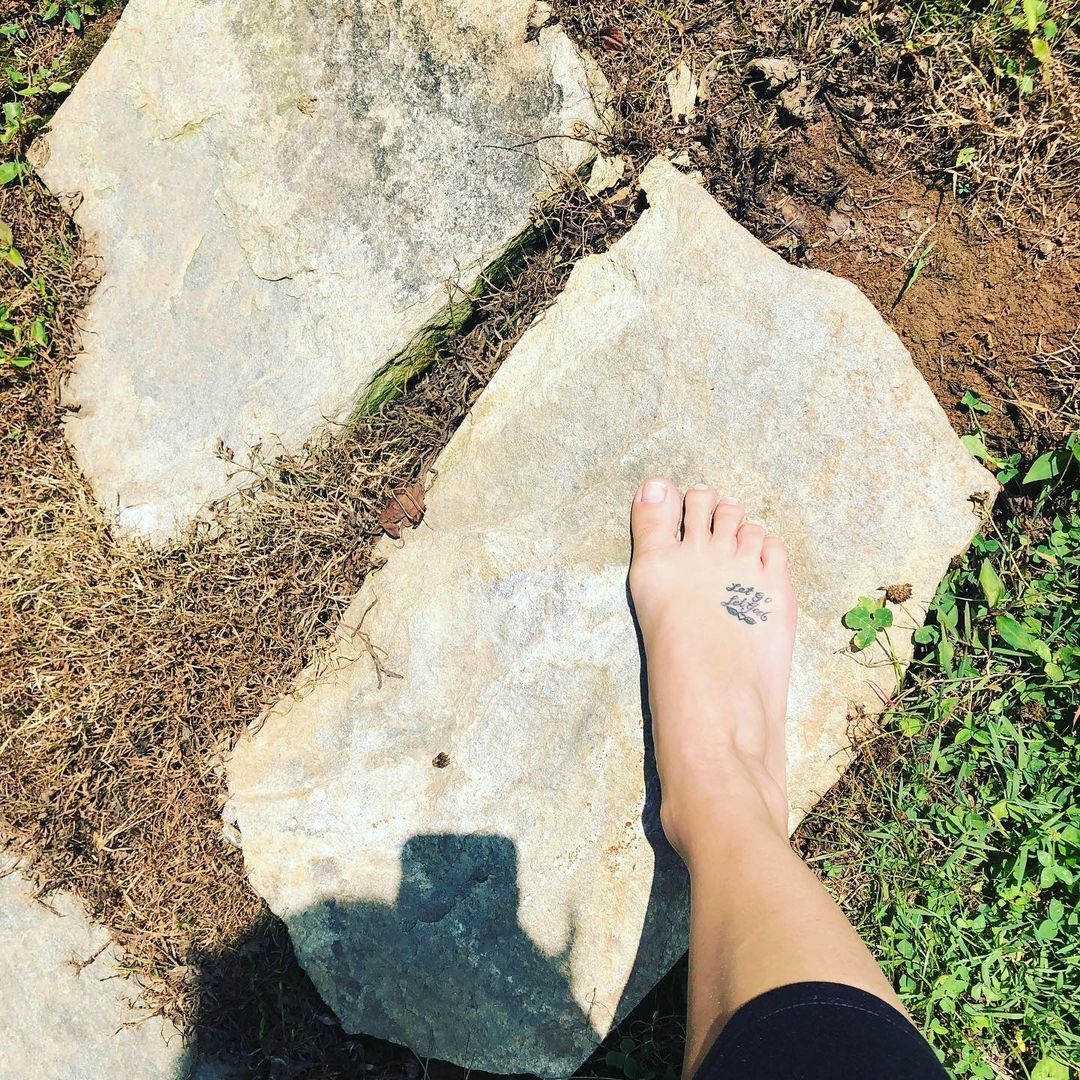 Laura Koniver Feet