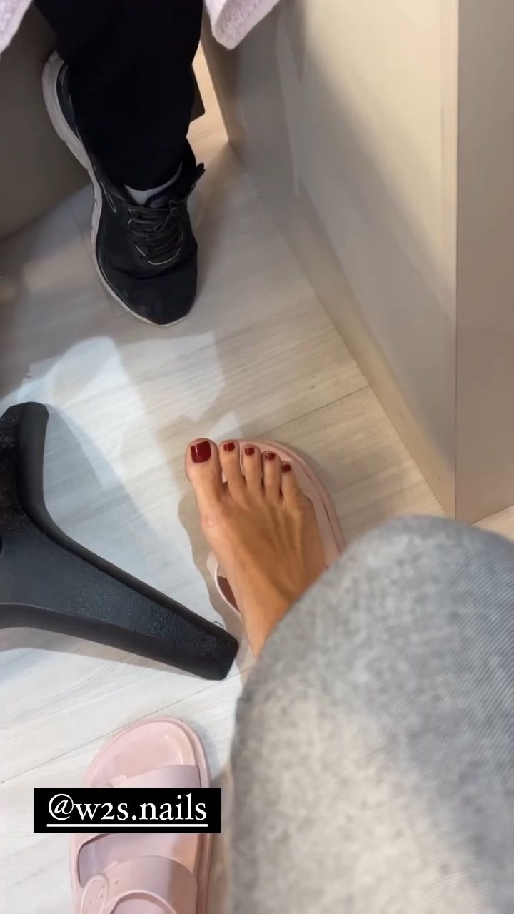 Naiumi Goldoni Feet