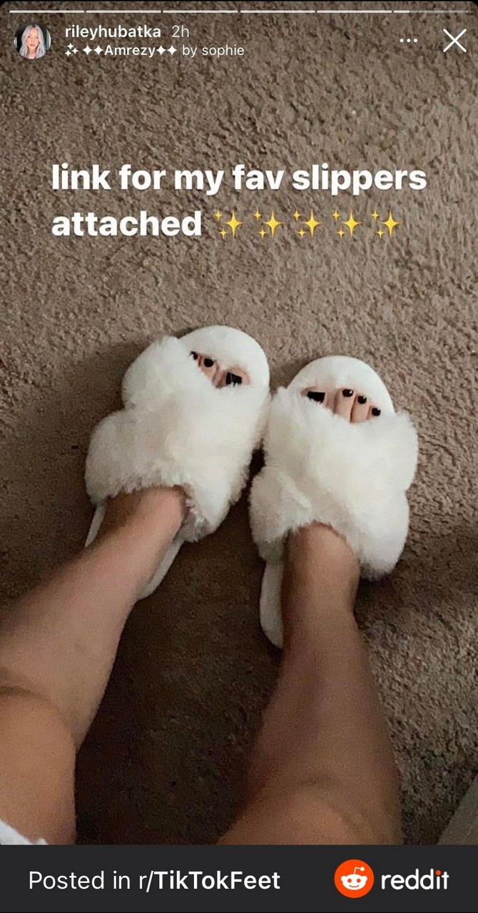Riley Hubatka Feet
