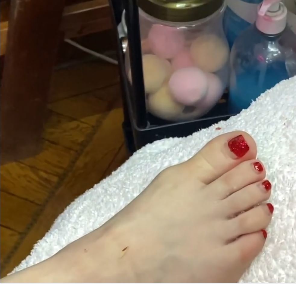 Violeta Isfel Feet