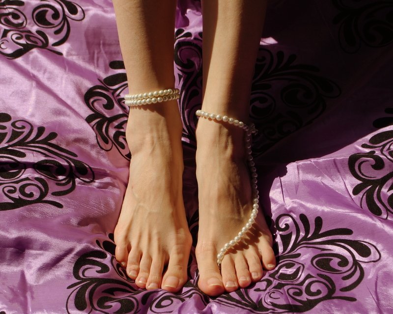 Arola Poch Feet