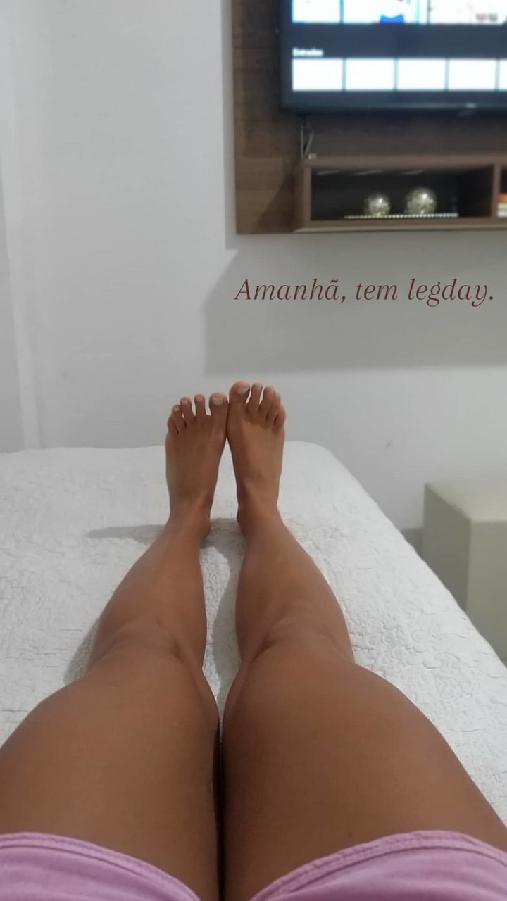 Bruna Carolina Souza Feet