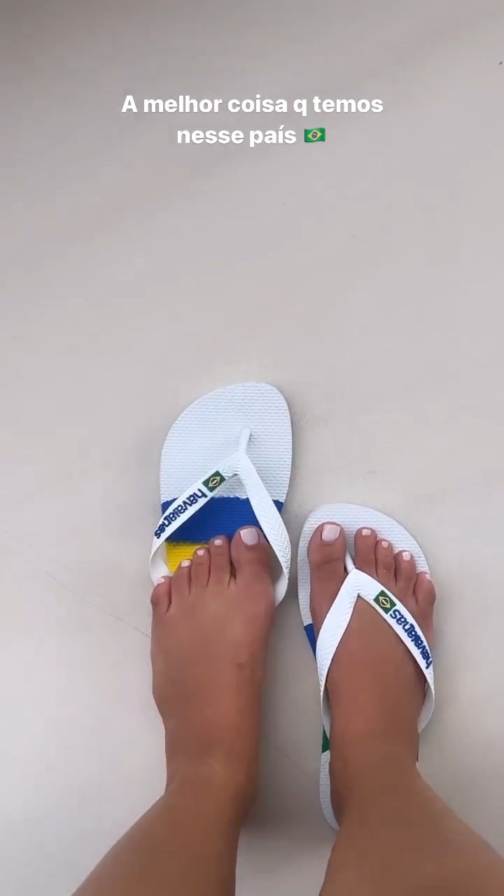Gabi Luthai Feet