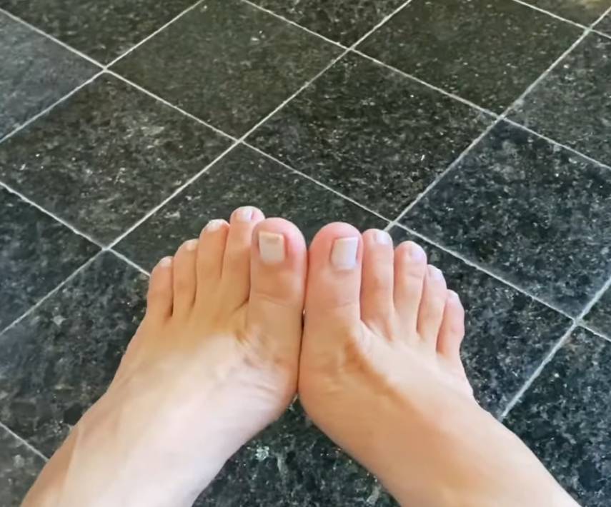 Luciana Coutinho Feet