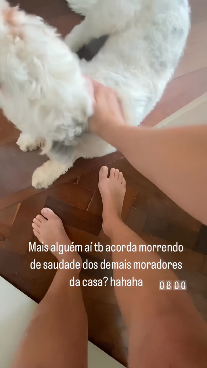 Luiza Valdetaro Feet
