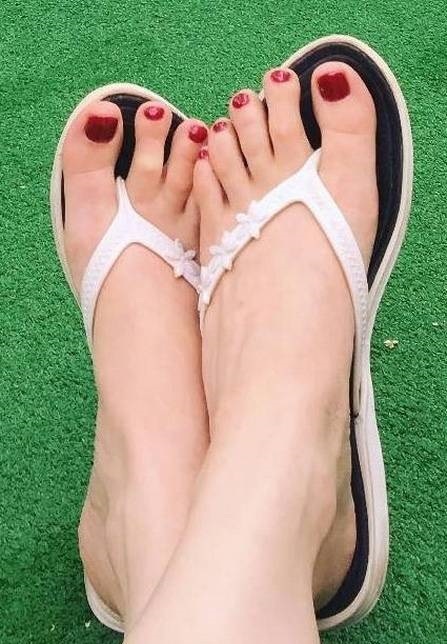 Olga Medynich Feet