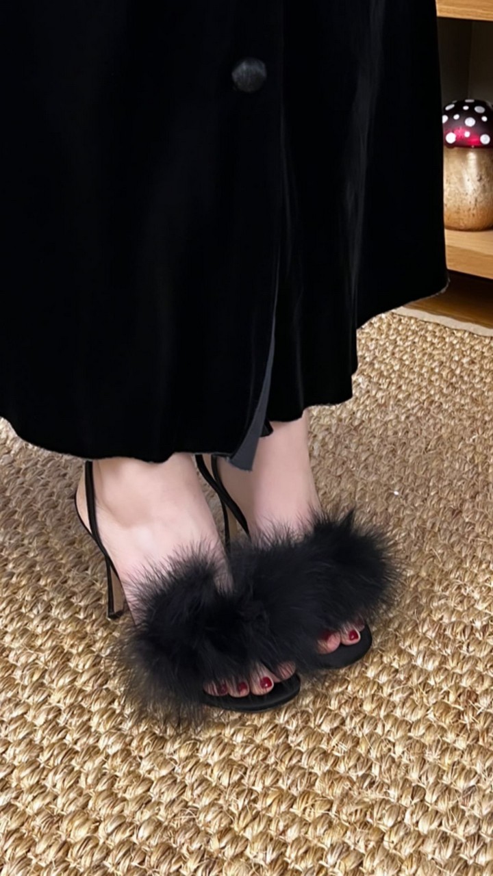 Romilly Newman Feet
