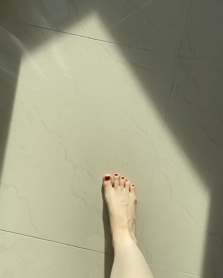Sveta Daydreamer Feet