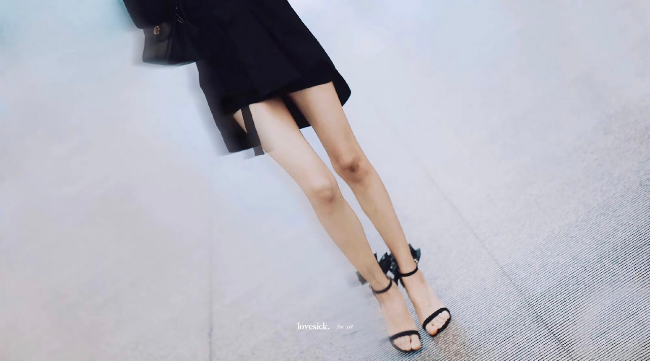 Yuxi Zhang Feet