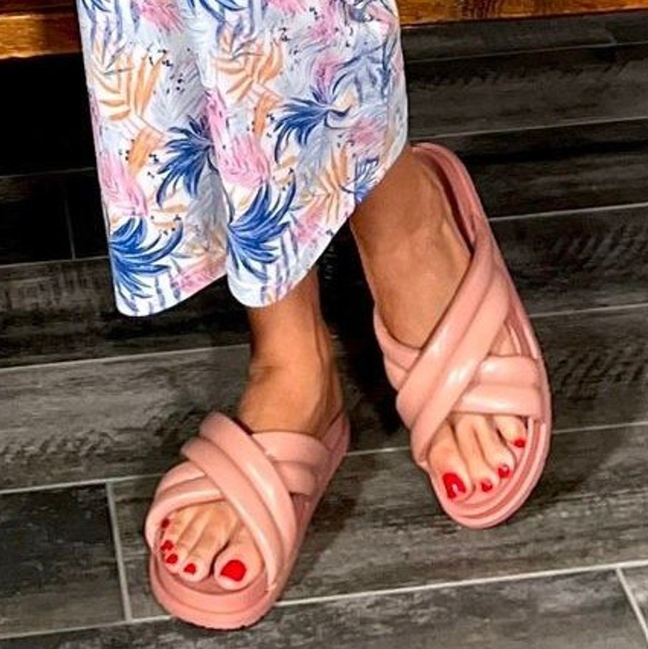 Anne Wiggins Feet
