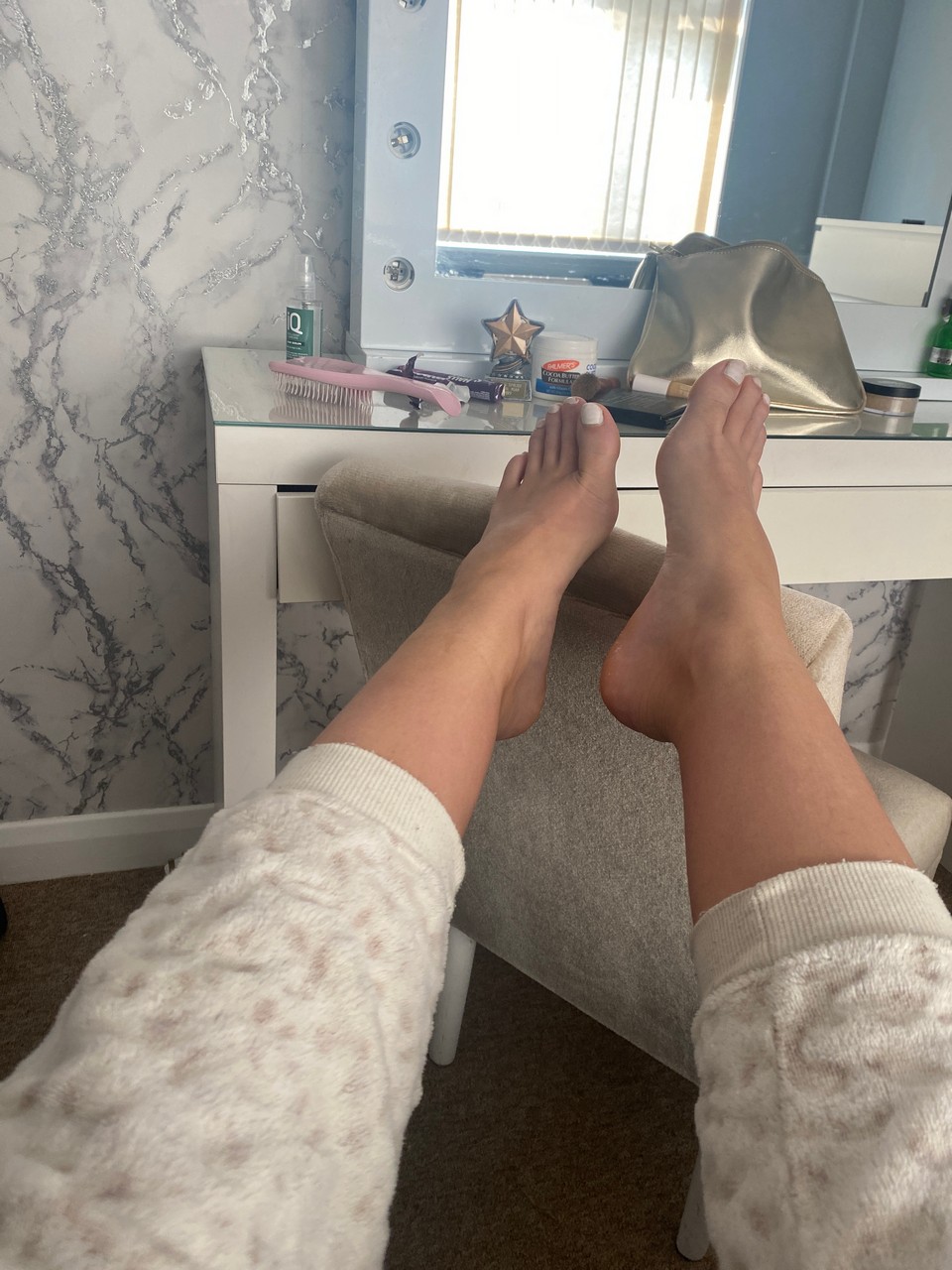 Ariana Campyloptera Feet