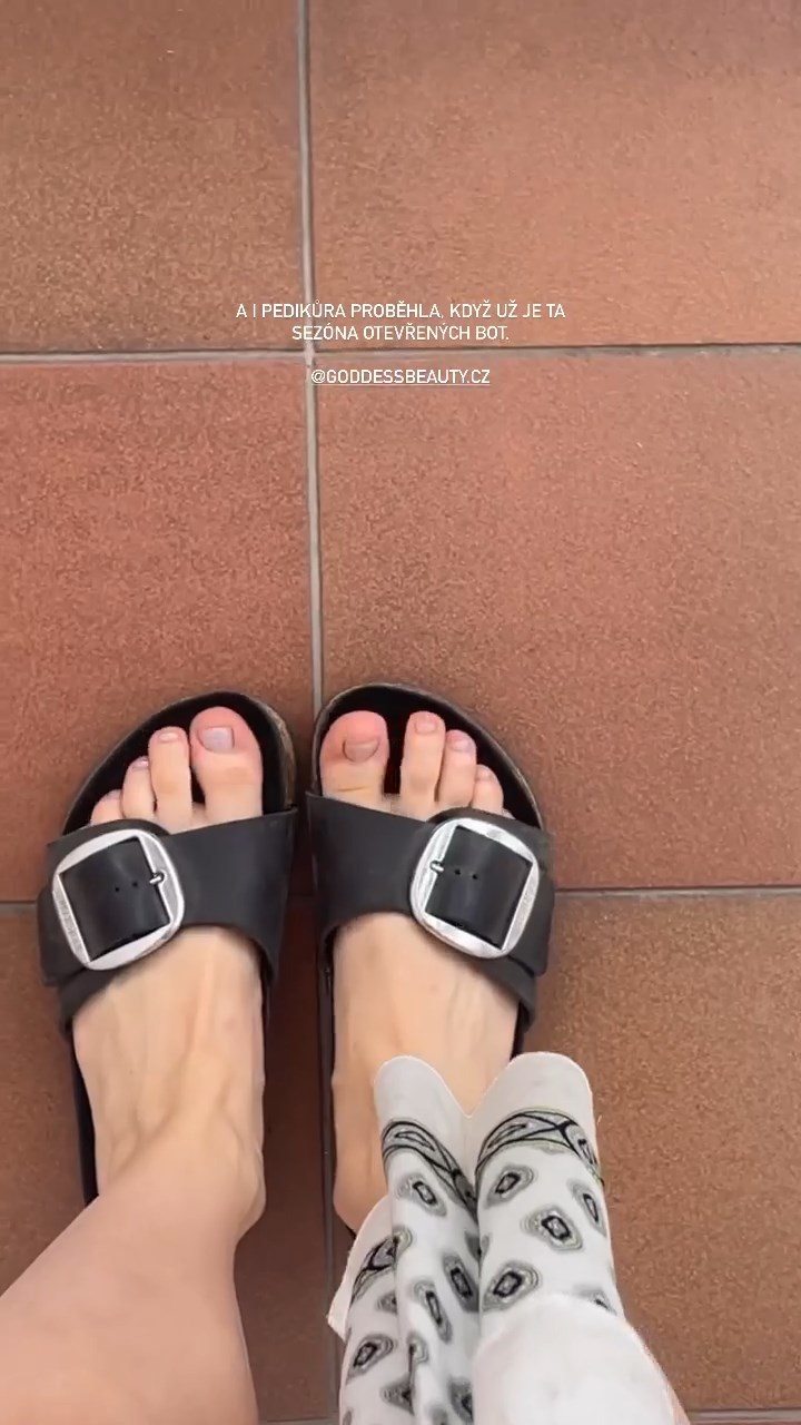 Gabriela Heclov Feet