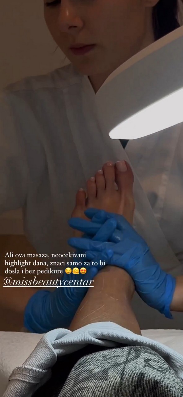 Karla Zelic Feet