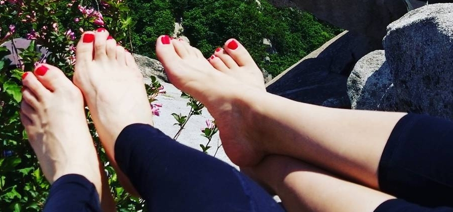 Sakura Lin Feet
