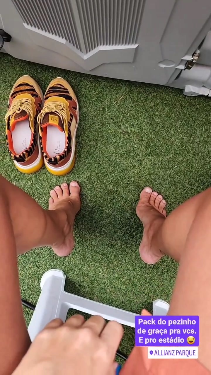 Taynah Espinoza Feet