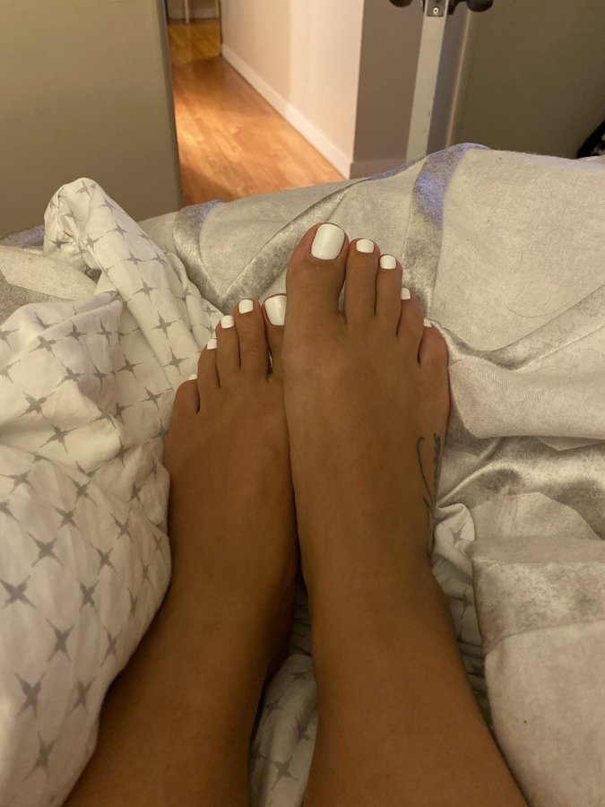 Venus Cuckoldress Feet