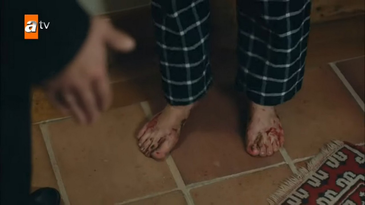 Yagmur Tanrisevsin Feet