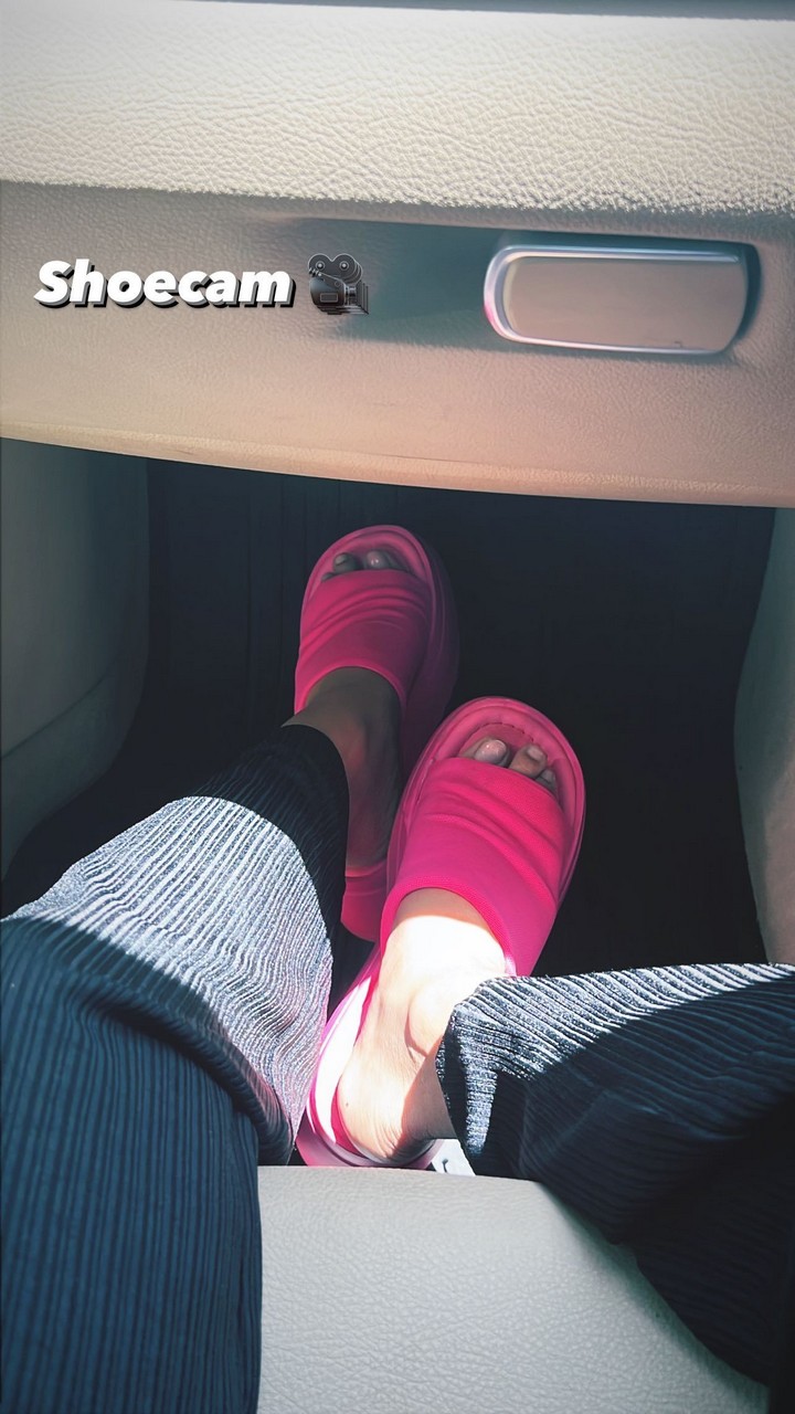 Anushka Sen Feet