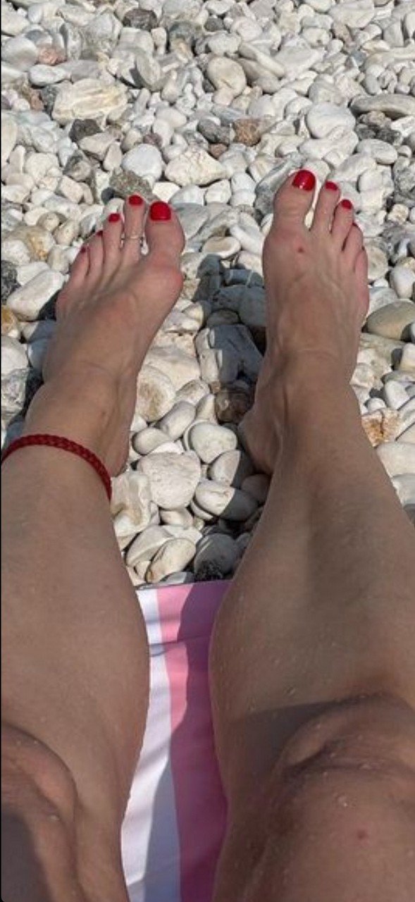 Corrinne Wicks Feet