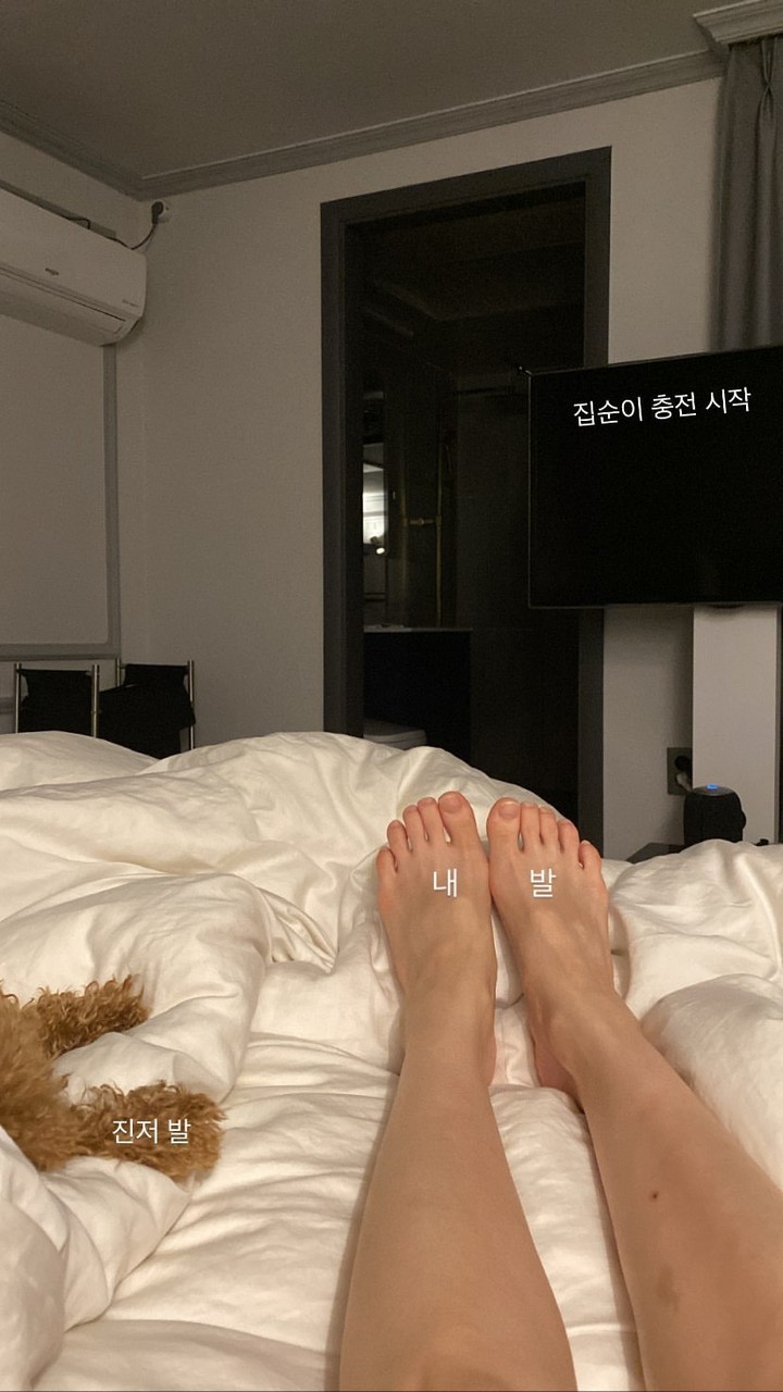 Jin Hee Kim Feet