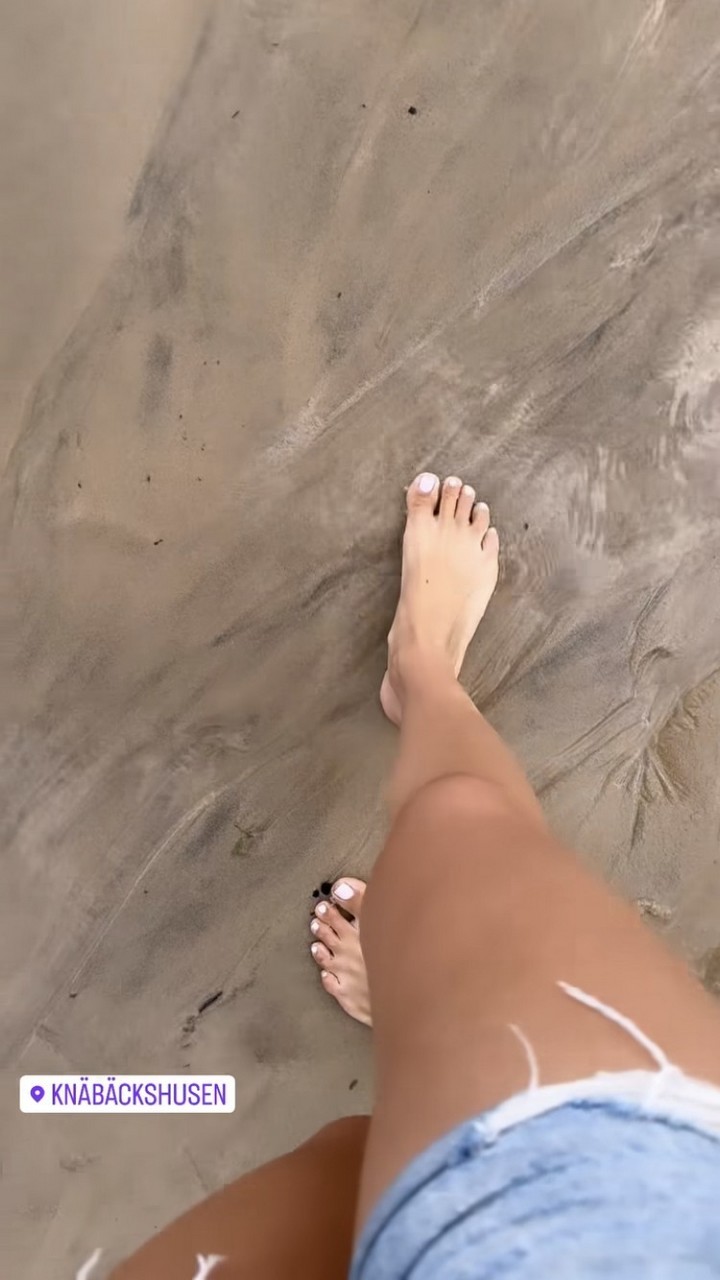 Nikki Amini Feet