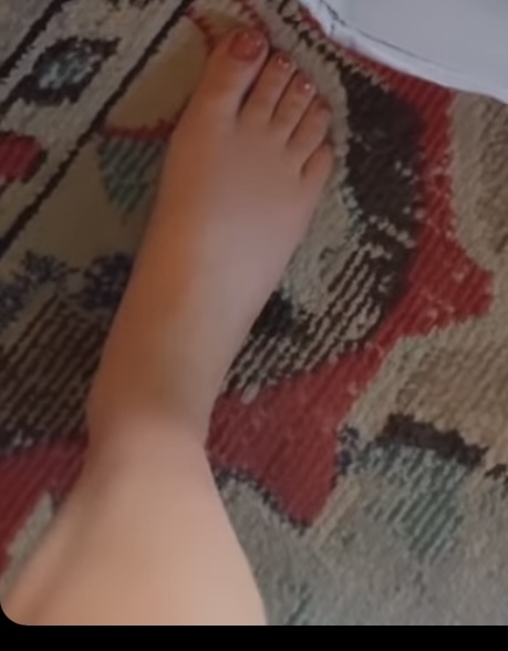 Raelynn Feet