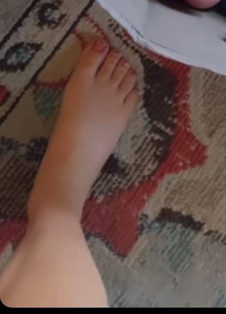 Raelynn Feet