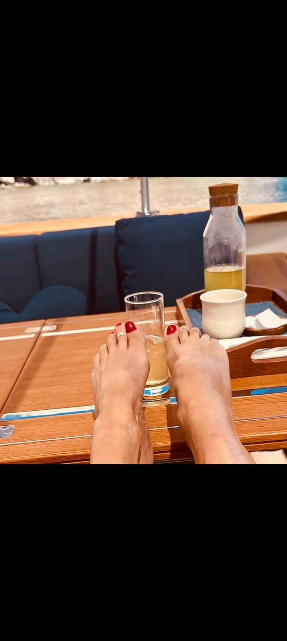 Carla Bruni Feet