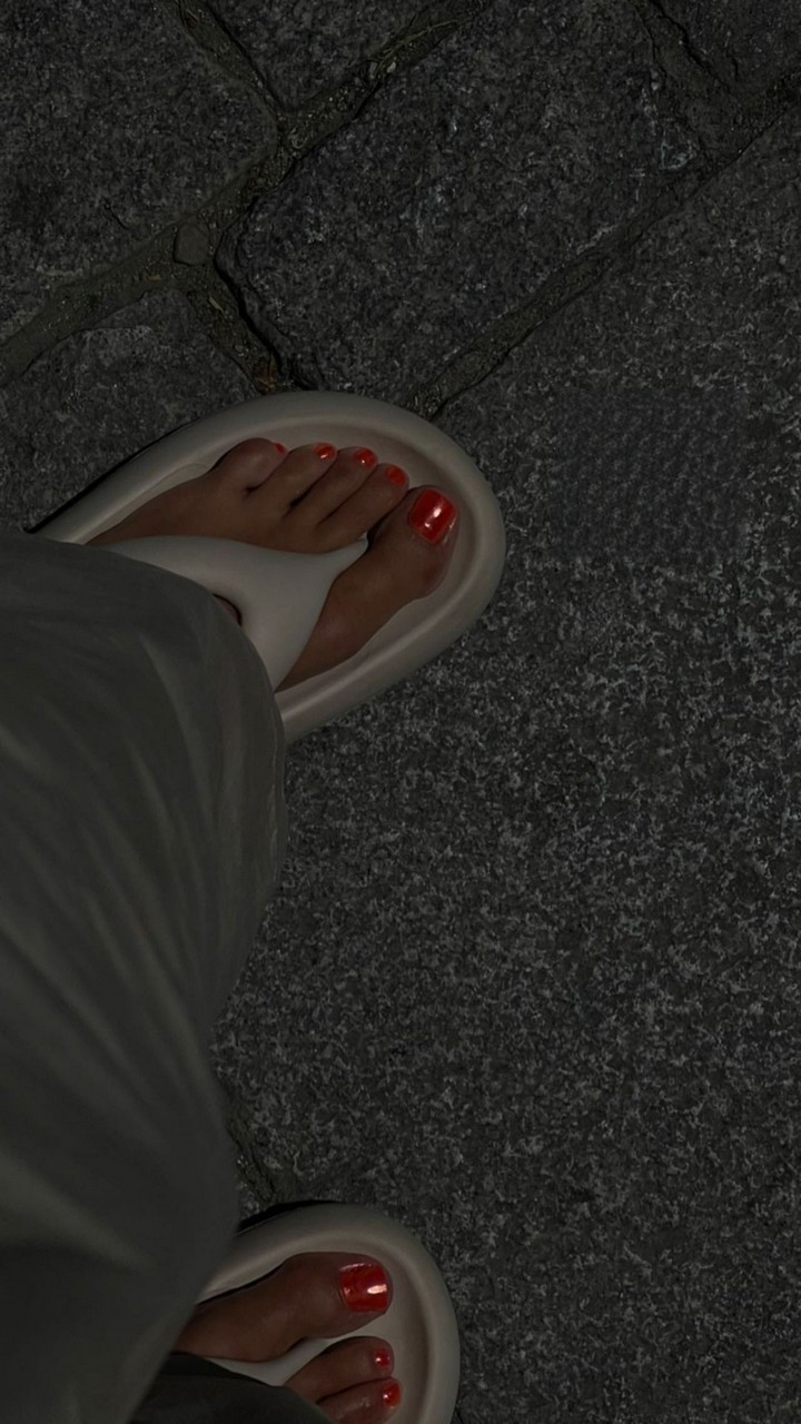 Celia Zanon Feet