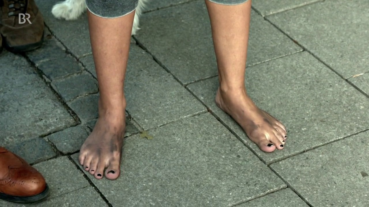 Almila Bagriacik Feet