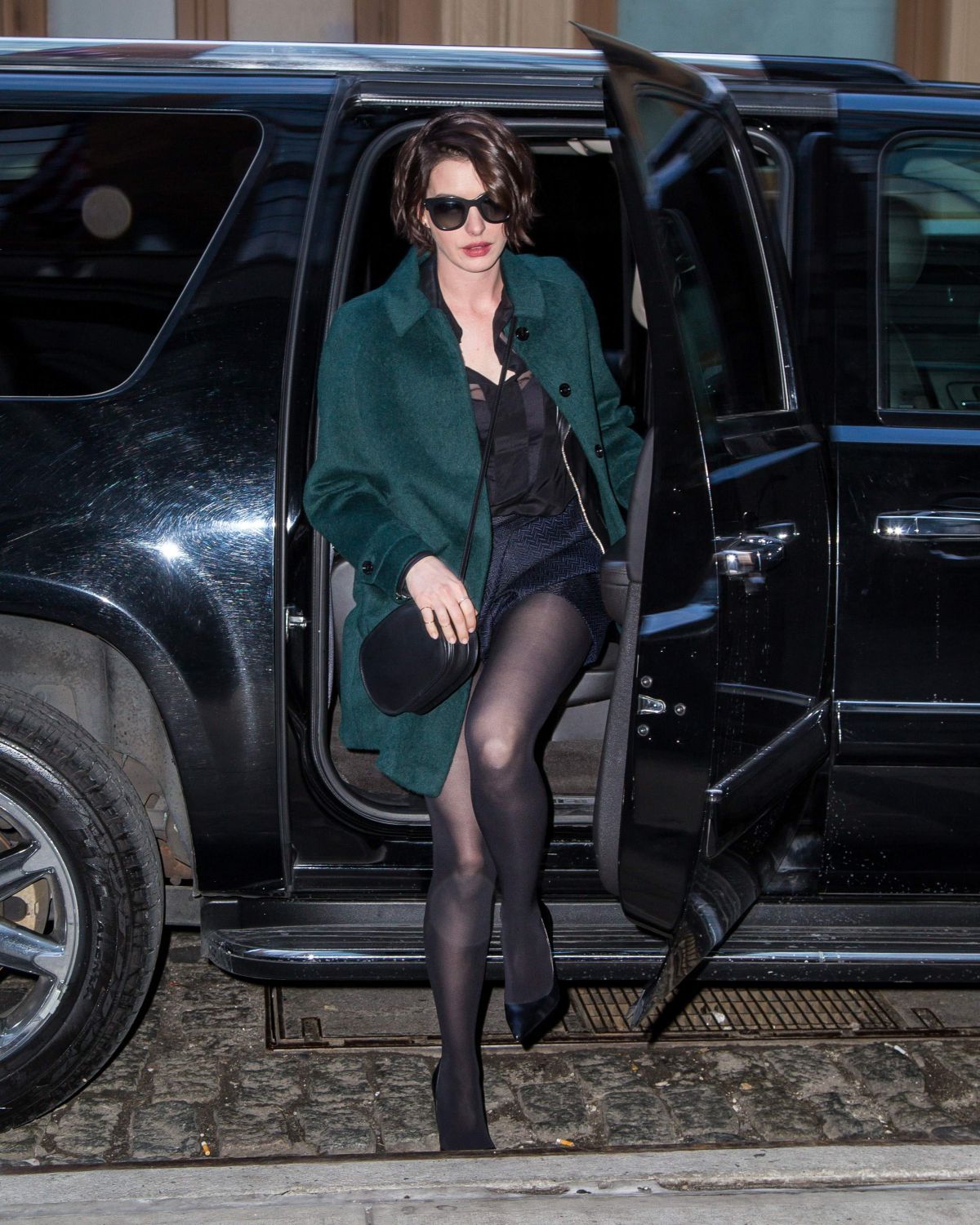 Anne Hathaway Legs