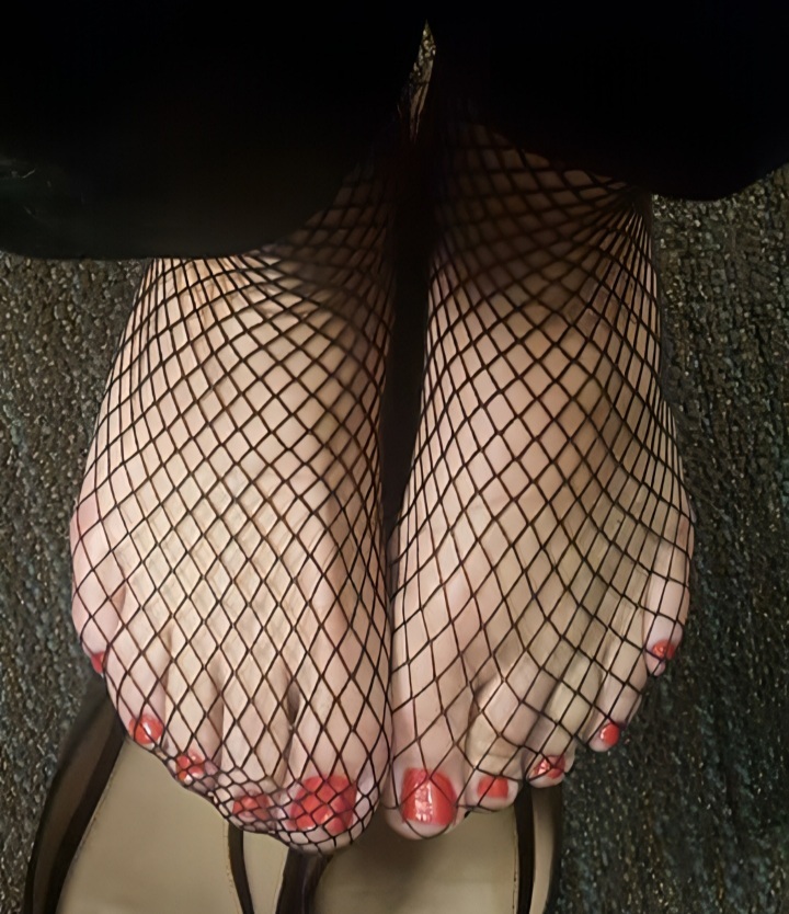 Gwen Stefani Feet
