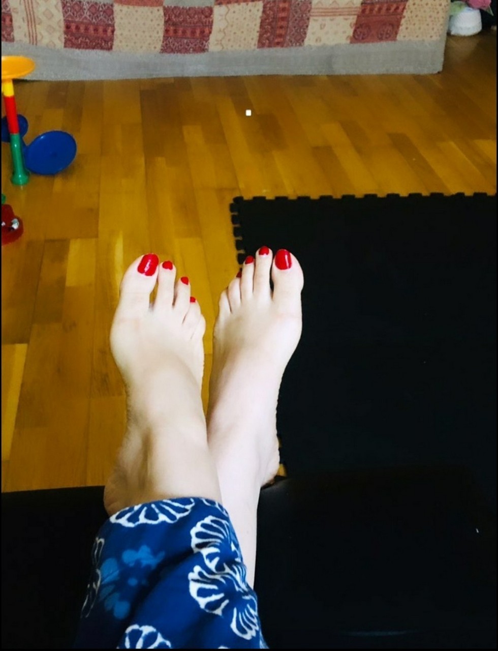 Aliya Nazki Wikifeet