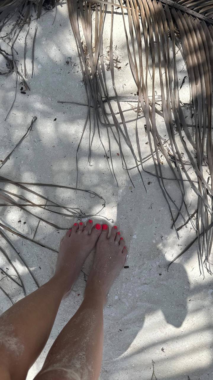 Claudia Garcia Feet