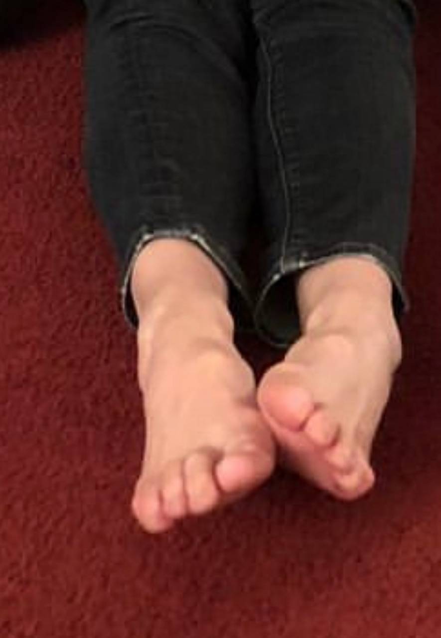 Monica Horan Feet