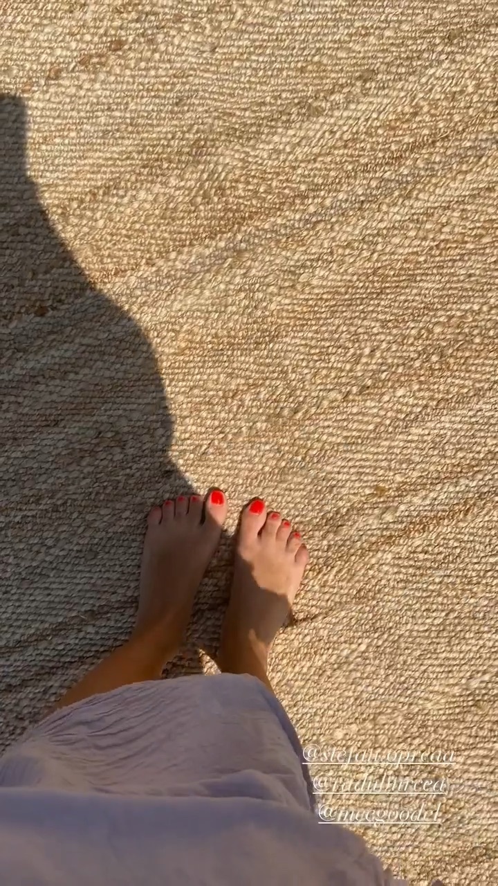 Alexandra Stan Feet