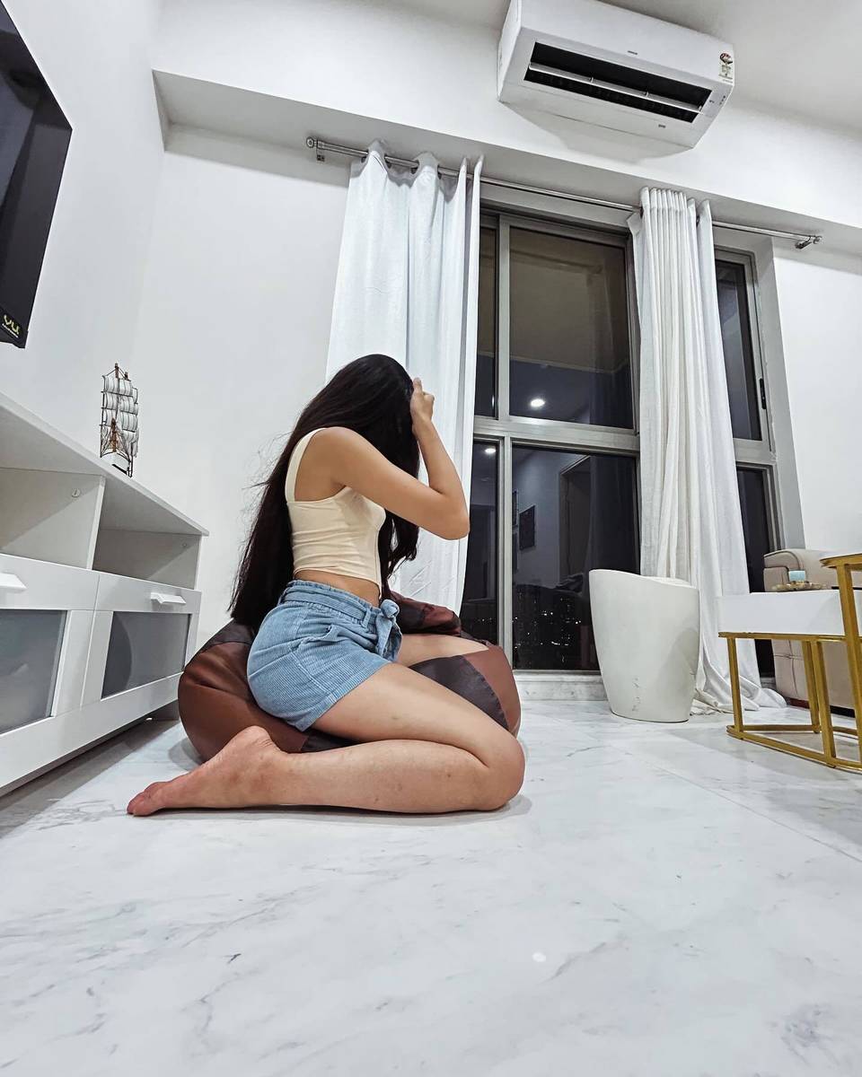 Akanksha Ruskin Barar Feet