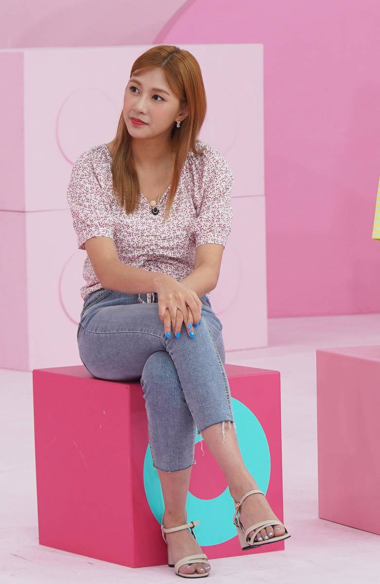 Ha Young Oh Feet