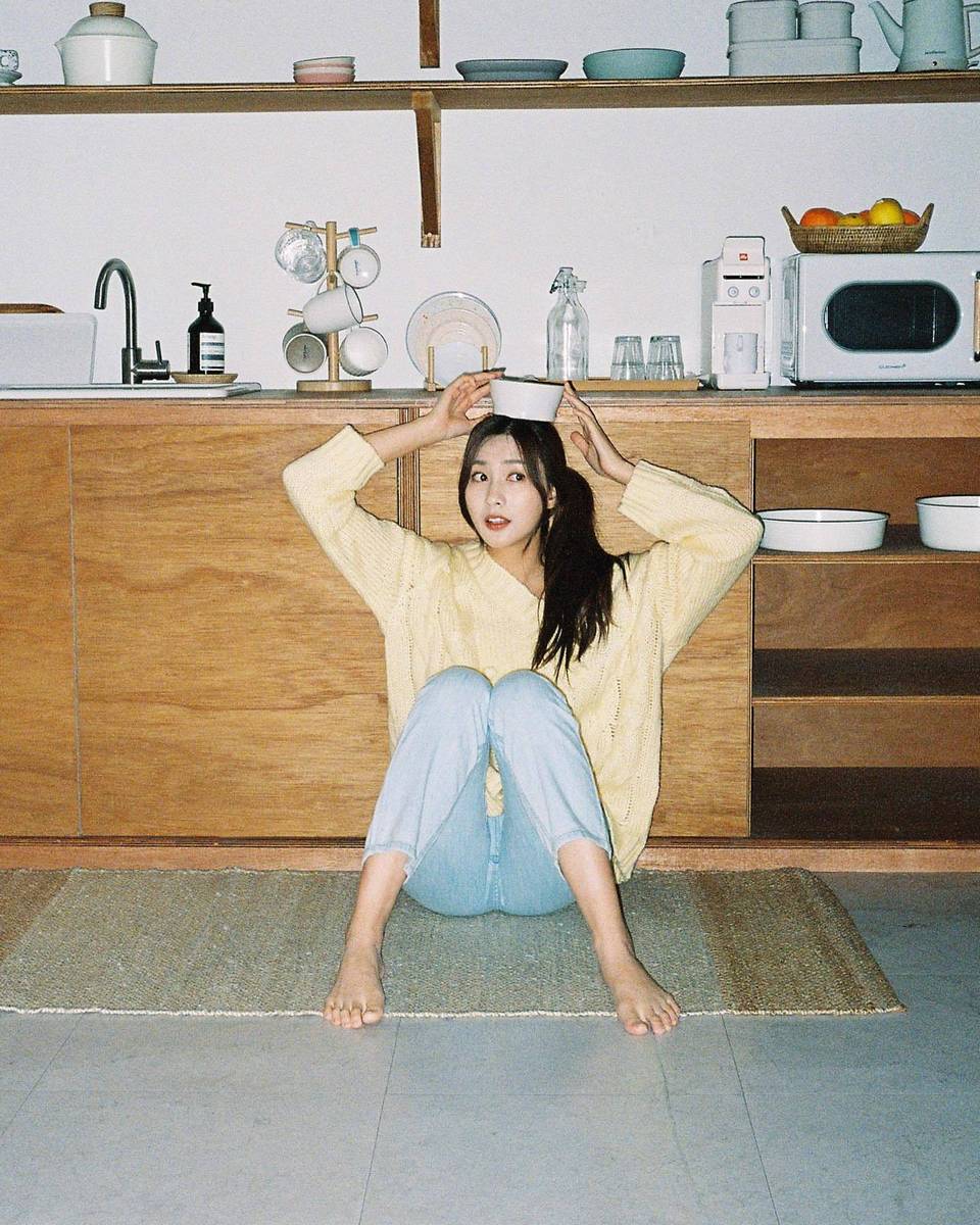 Ha Young Oh Feet