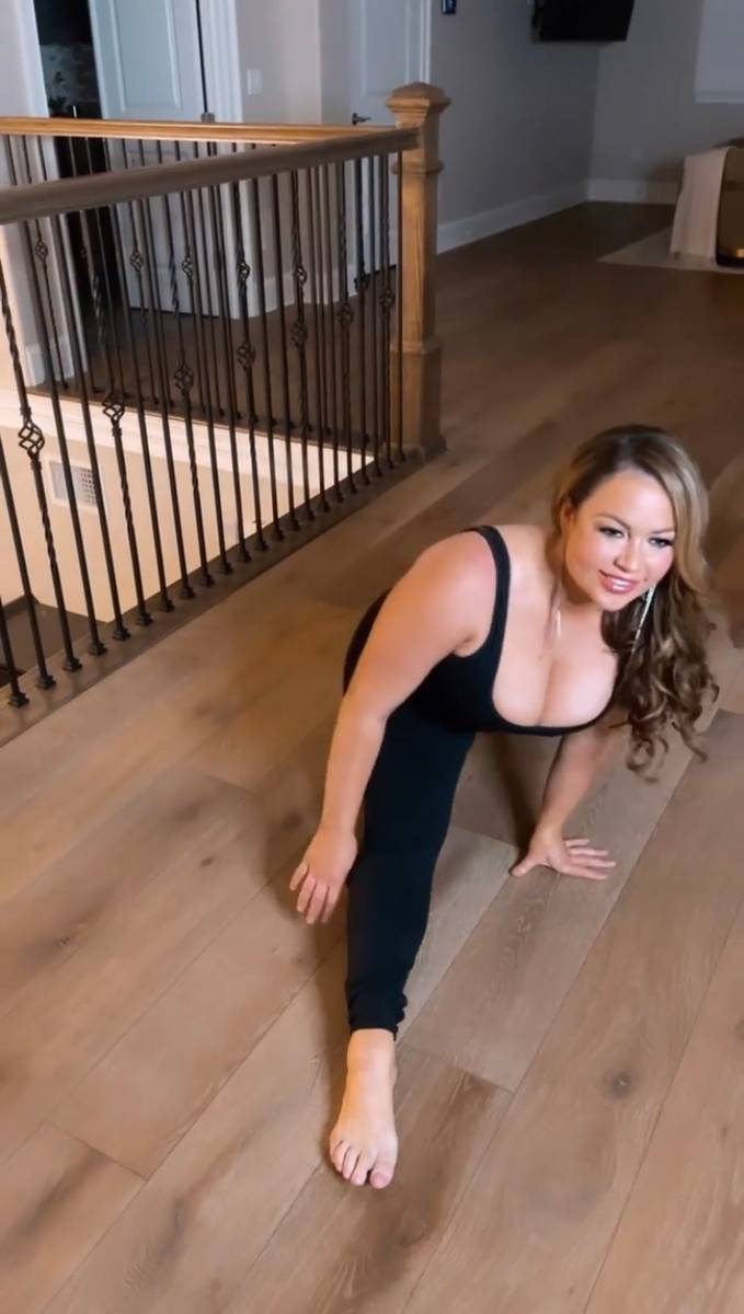 Jenni Neidhart Feet