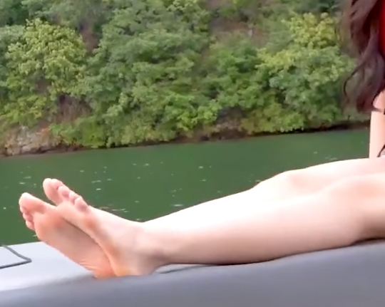 Ji Su Choi Feet