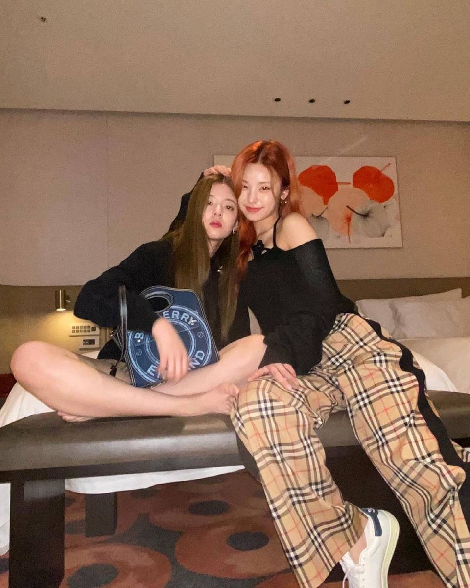 Ji Su Choi Feet