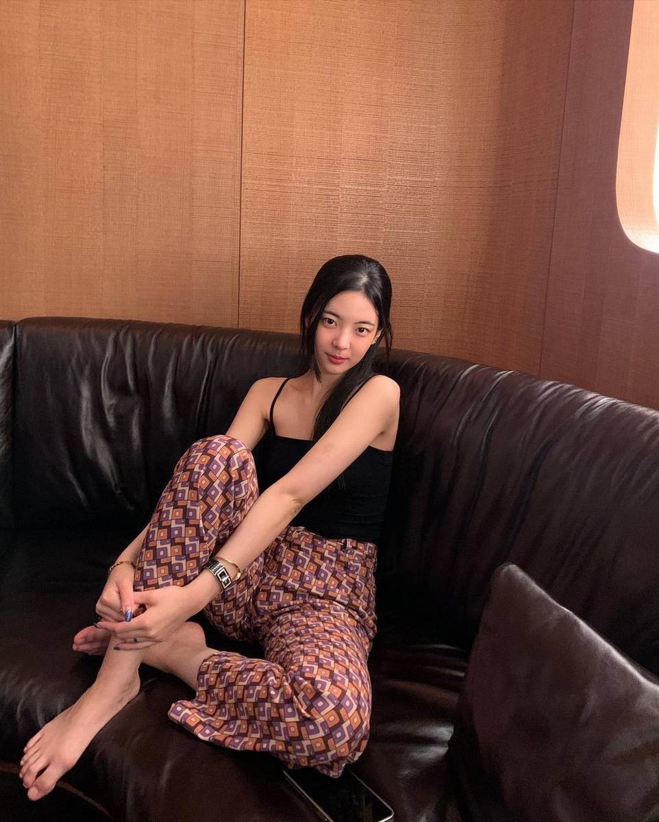 Ji Su Choi Feet