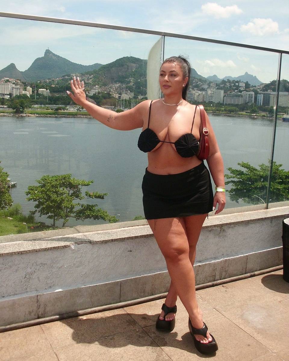 Letticia Munniz Feet