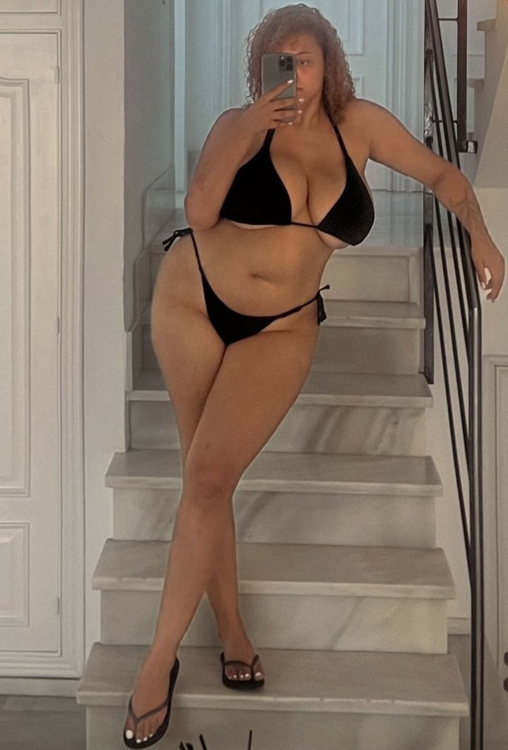 Mahalia Burkmar Feet