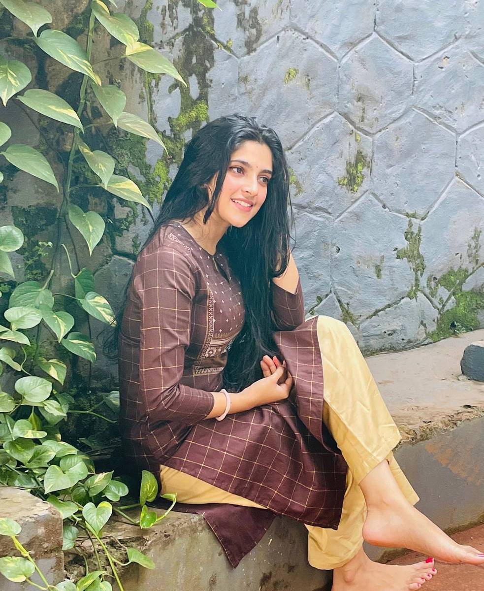 Meenakshi Dinesh Feet